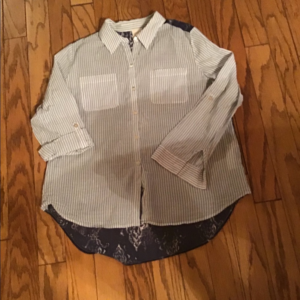 Chico’s Size 1 Shirt